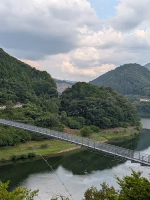 静寂と木の香りに癒やされる。水の郷 龍游で楽しむ大人の気ままなソロ散策